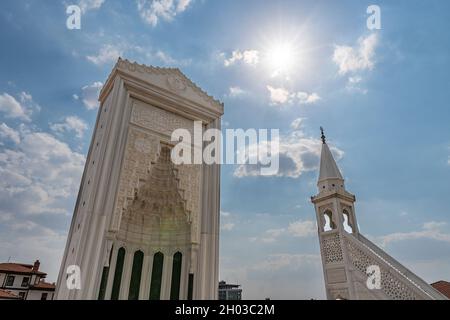 Ankara Haci Bayram Turbesi Mausoleum atemberaubende malerische Aussicht auf Mihrab an einem Tag des blauen Himmels im Sommer Stockfoto