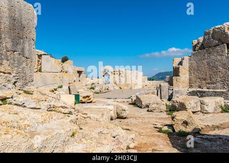 Hayat Saint Simon Kloster atemberaubende malerische Aussicht an einem Tag des blauen Himmels im Sommer Stockfoto
