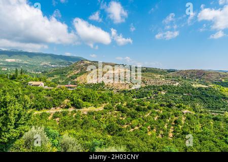 Hayat Vakifli Landschaft atemberaubende malerische Aussicht an einem Tag des blauen Himmels im Sommer Stockfoto