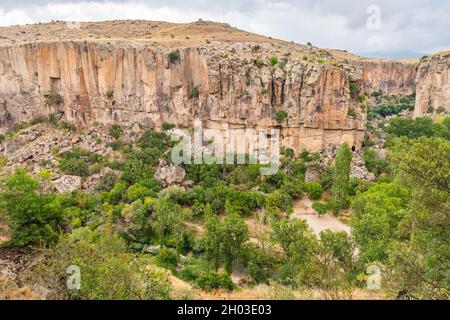 Ilhlara Valley atemberaubende malerische Aussicht an einem Tag des blauen Himmels im Sommer Stockfoto