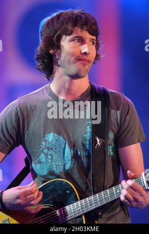 Turin Italien 2005-04-06 : Live-Konzert von James Blunt während der Festivalbar Stockfoto