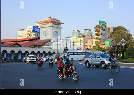 Ho-Chi-Minh-Stadt, Vietnam - 20. Feb 2016: Der Ben-Thanh-Markt ist ein alter Marktplatz in Ho-Chi-Minh-Stadt (Saigon) und ein beliebter Ort für Touristen Stockfoto