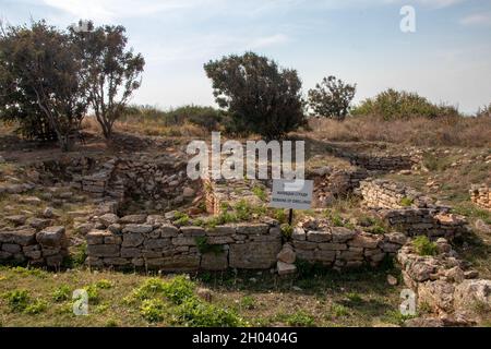 Kap Caliacra, Bulgarien - SEP 14, 2021. Archäologische Überreste von Gebäuden wurden auf dem Gebiet von Kaliakra eine einzigartige architektonische und na entdeckt Stockfoto