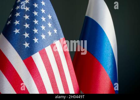 Flaggen der Vereinigten Staaten von Amerika USA und Russland. Stockfoto