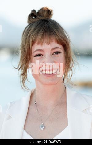 Leonie Benesch nimmt an der Tour du monde en 80 jours Photocall während der 4. Ausgabe des Cannes International Series Festival (Canneseries) in Cannes, Südfrankreich, am 10. Oktober 2021 Teil. Foto von David Niviere/ABACAPRESS.COM Stockfoto