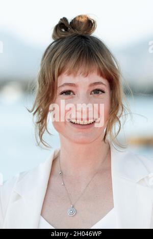 Leonie Benesch nimmt an der Tour du monde en 80 jours Photocall während der 4. Ausgabe des Cannes International Series Festival (Canneseries) in Cannes, Südfrankreich, am 10. Oktober 2021 Teil. Foto von David Niviere/ABACAPRESS.COM Stockfoto