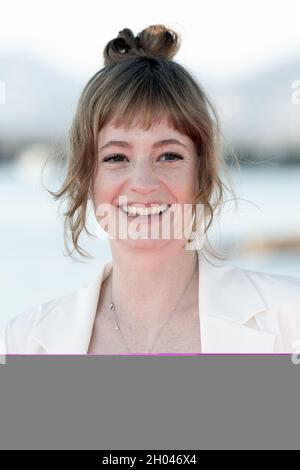 Leonie Benesch nimmt an der Tour du monde en 80 jours Photocall während der 4. Ausgabe des Cannes International Series Festival (Canneseries) in Cannes, Südfrankreich, am 10. Oktober 2021 Teil. Foto von David Niviere/ABACAPRESS.COM Stockfoto