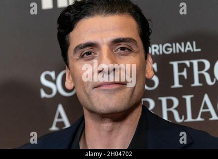 New York, Usa. Oktober 2021. Schauspieler Oscar Isaac nimmt an der Vorführung von HBO-Szenen aus Einer Hochzeit im Museum of Modern Art Teil (Foto: Lev Radin/Pacific Press) Quelle: Pacific Press Media Production Corp./Alamy Live News Stockfoto