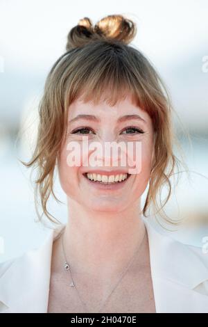 Leonie Benesch nimmt an der Tour du monde en 80 jours Photocall während der 4. Ausgabe des Cannes International Series Festival (Canneseries) in Cannes, Südfrankreich, am 10. Oktober 2021 Teil. Foto von David Niviere/ABACAPRESS.COM Stockfoto