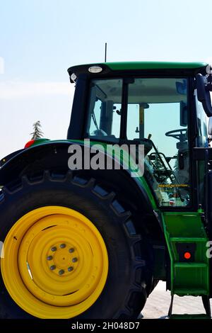 Neue Traktormodelle auf der Landwirtschaftsausstellung für Display Outdoor Stockfoto