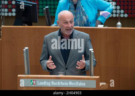 Düsseldorf, Deutschland. Oktober 2021. Ibrahim YETIM, SPD-Bundestagsfraktion, debattiert in seiner Rede zum Thema: "Die Auswirkungen der Sozialisierung, die bisher im Herkunftsland erlebt wurden, müssen im Hinblick auf die Integrationsarbeit genauer untersucht werden." 2021, Quelle: dpa/Alamy Live News Stockfoto