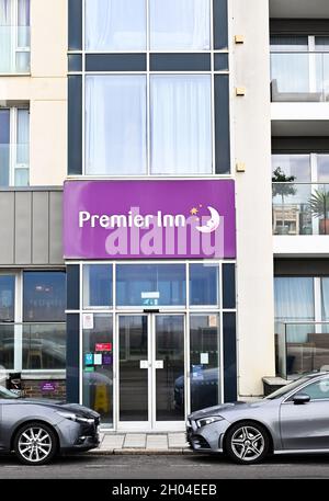 Premier Inn-Hotel an der Küste von Worthing, West Sussex, England Stockfoto