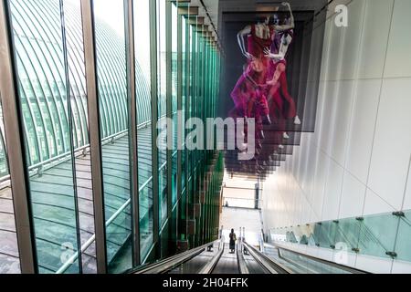 Rolltreppen im Royal Opera House, Covent Garden, London, Großbritannien Stockfoto