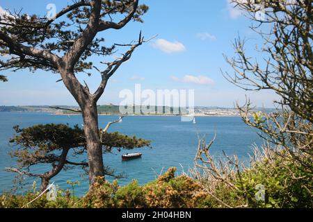 Blick über die Fal-Mündung von Carricknath Point nach Falmouth, Cornwall, Großbritannien Stockfoto