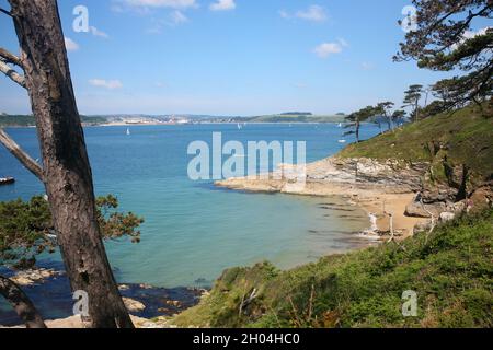 Blick über die Fal-Mündung von Carricknath Point nach Falmouth, Cornwall, Großbritannien Stockfoto