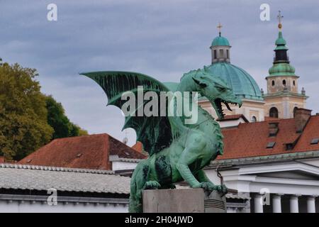 Drachenstatue auf der Drachenbrücke, Stadtzentrum von Ljubljana, Stadtzentrum von LjubljanaLjubljana Stockfoto
