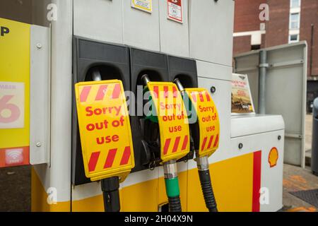 London, 2. Oktober 2021: Kraftstoffpumpen wegen der nationalen Kraftstoffknappheit in ganz Großbritannien wegen des Mangels an Lieferfahrern außer Betrieb Stockfoto