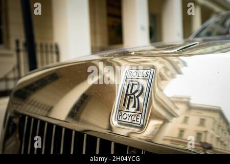 London - Oktober 2021: Rolls Royce Logo, ein britischer Hersteller von Luxusautos Stockfoto