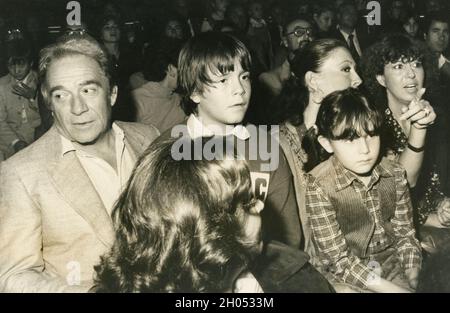 Der italienische Schauspieler Ugo Tognazzi mit seinen Kindern Gianmarco und Maria Sole, Italien der 1970er Jahre Stockfoto