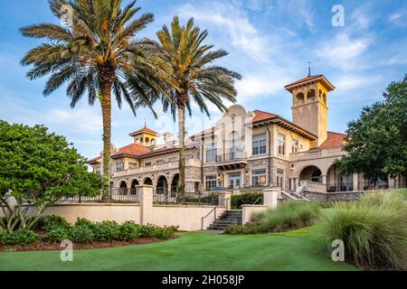 TPC Sawgrass Clubhouse kurz nach Sonnenaufgang in Ponte Vedra Beach, Florida. (USA) Stockfoto