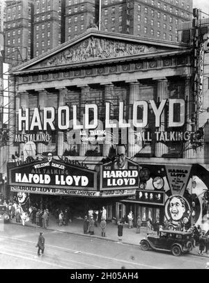 Rivoli Movie Theatre / Cinema in New York zeigt HAROLD LLOYD in seinem ersten Gespräch Picture WELCOME DANGER 1929 Regisseure CLYDE BRUCKMAN und (nicht im Guthaben) MALCOLM ST. CLAIR The harold Lloyd Corporation / Paramount Pictures Stockfoto