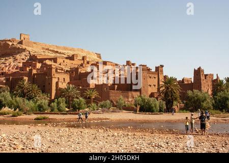 Die Stadt Asni ist eine kleine Stadt am Fuße des Hohen Atlas in der Nähe von Marrakesch, Marokko. Stockfoto