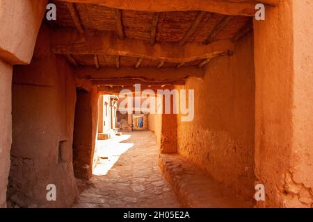 Die Stadt Asni ist eine kleine Stadt am Fuße des Hohen Atlas in der Nähe von Marrakesch, Marokko. Stockfoto