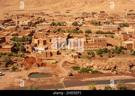 Die Stadt Asni ist eine kleine Stadt am Fuße des Hohen Atlas in der Nähe von Marrakesch, Marokko. Stockfoto