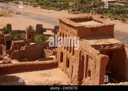 Die Stadt Asni ist eine kleine Stadt am Fuße des Hohen Atlas in der Nähe von Marrakesch, Marokko. Stockfoto