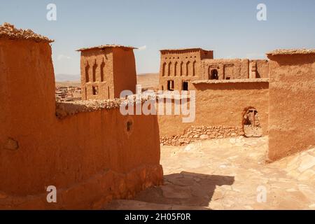 Die Stadt Asni ist eine kleine Stadt am Fuße des Hohen Atlas in der Nähe von Marrakesch, Marokko. Stockfoto