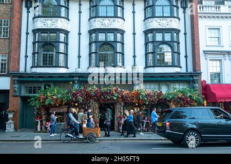 London - Oktober 2021: The Ivy an der Kings Road Chelsea im Südwesten Londons Stockfoto