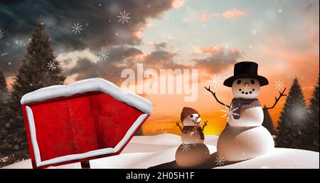 Bild von Straßenschild mit Kopierraum und Schnee fallen über weihnachten Schneemänner und Winterlandschaft Stockfoto