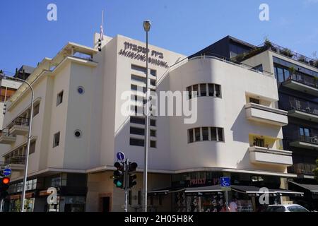 Jacobson's Building Bauhaus Architecture in Mikve Israel St 15, Tel Aviv White City. Die Weiße Stadt bezieht sich auf eine Sammlung von über 4,000 Gebäuden bui Stockfoto