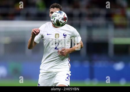 Benjamin Pavard von Frankreich kontrolliert den Ball während des UEFA Nations League-Finalmatches zwischen Spanien und Frankreich. Stockfoto