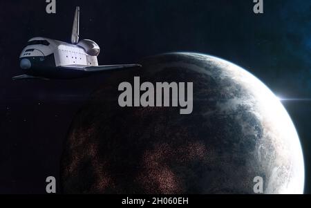 Raumfähre auf dem Hintergrund eines bewohnten Planeten im tiefen Weltraum Stockfoto