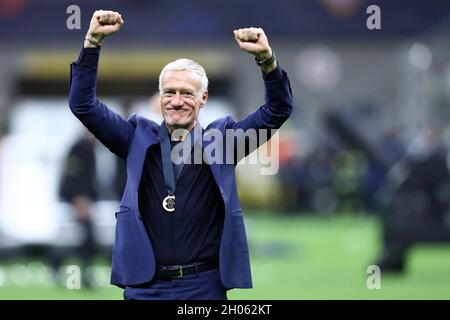 Didier Deschamps, Cheftrainer Frankreichs, feiert am Ende des UEFA Nations League-Finalmatches zwischen Spanien und Frankreich . Stockfoto