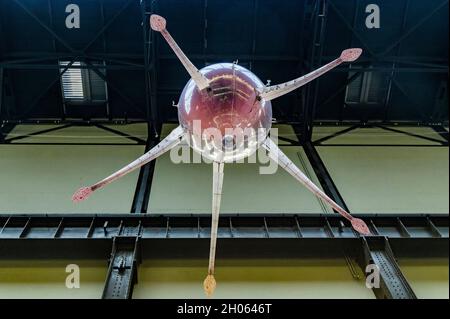 London, Großbritannien. Oktober 2021. Verliebt in die Welt die Hyundai-Kommission: Anicka Yi bei der Tate Modern. Kredit: Guy Bell/Alamy Live Nachrichten Stockfoto