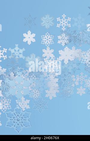 3D fallende weiße Weihnachten Schneeflocken auf winterblauem Hintergrund. Silvester verschneite Tapete. Schneefall-Ornament. Frohe Weihnachten und einen guten Rutsch ins neue Jahr Stockfoto