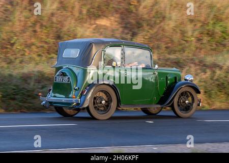 1935 30s 30er Jahre Austin Seven Softtop 747cc grün schwarz auf dem Weg nach Southport Classic und Speed 2021, Victoria Park, Southport, Großbritannien Stockfoto