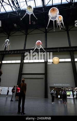 London, Großbritannien. Presseschauen für Hyundai Kommission : Anicka Yi : in Love With The World, Turbine Hall, Tate Modern. Stockfoto