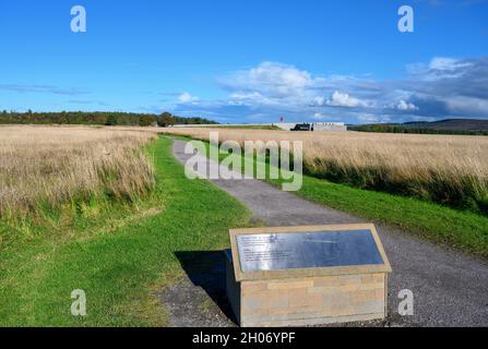 Schlachtfeld von Culloden Blick auf das Besucherzentrum, Culloden, in der Nähe von Inverness, Schottland, Großbritannien Stockfoto