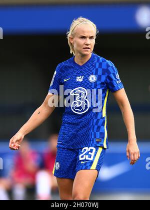 Kington upon Thames, England, 10. Oktober 2021. Pernille Harder von Chelsea während des Spiels der FA Women’s Super League in Kingsmeadow, Kington upon Thames. Bildnachweis sollte lauten: David Klein / Sportimage Stockfoto