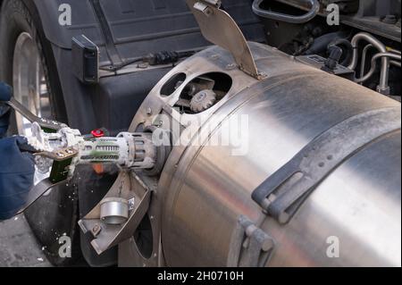 Die Kanone für LNG befindet sich im Tank Stockfoto