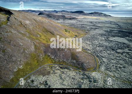 Asketische Mondlandschaft mit Asche aus dem Fagradalsfjall Vulkan in Island Stockfoto