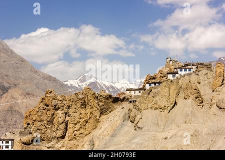 Das alte buddhistische Kloster auf einer kargen Klippe Stockfoto