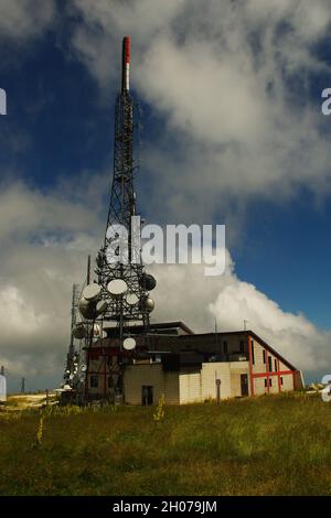 Fernsehsender auf dem Berg Passo Lanciano, Abruzzen, Italien Stockfoto