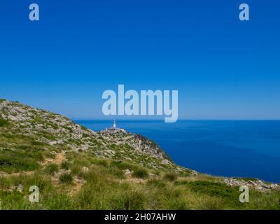 Leuchtturm Cap Formentor in der Landschaft von Nord-Maiorca Stockfoto