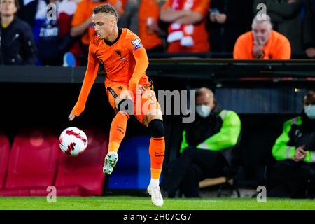 ROTTERDAM, NIEDERLANDE - 11. OKTOBER: Noa lang aus den Niederlanden während des Qualifikationsspiel der FIFA Fußball-Weltmeisterschaft 2022 zwischen den Niederlanden und Gibraltar am 11. Oktober 2021 im Stadion Feijenoord in Rotterdam, Niederlande (Foto: Geert van Erven/Orange Picters) Stockfoto
