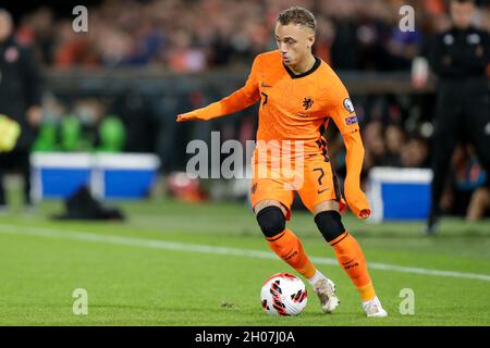 ROTTERDAM, NIEDERLANDE - 11. OKTOBER: Noa lang aus den Niederlanden während des Qualifikationsspiel der FIFA Fußball-Weltmeisterschaft 2022 zwischen den Niederlanden und Gibraltar am 11. Oktober 2021 im Stadion Feijenoord in Rotterdam, Niederlande (Foto: Peter Lous/Orange Picts) Stockfoto