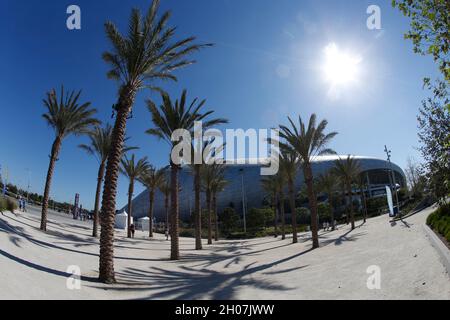 Inglewood, Kalifornien, USA. Oktober 2021. Allgemeine Ansicht des SoFi Stadions vor dem NFL-Spiel zwischen den Los Angeles Chargers und den Cleveland Browns im SoFi Stadium in Inglewood, Kalifornien. Charles Baus/CSM/Alamy Live News Stockfoto